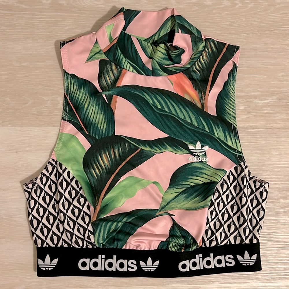 Adidas Leaf Small Crop Top
